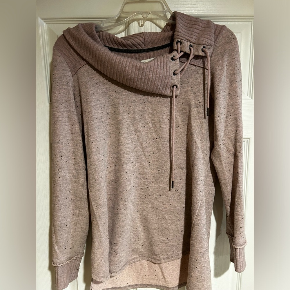 Maurice’s size M top with drawstring accents